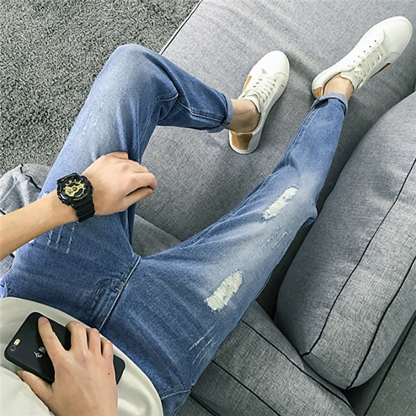 Ripped Jeans 3