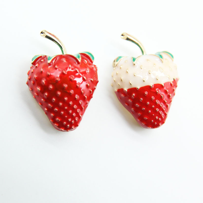 Dripping Oil Strawberry Brooch - Image 5