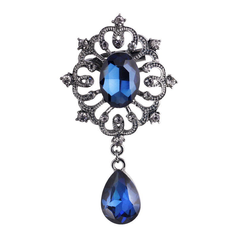 Leaf Brooch Image 3