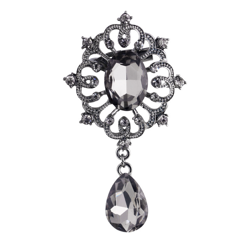 Leaf Brooch Image 4