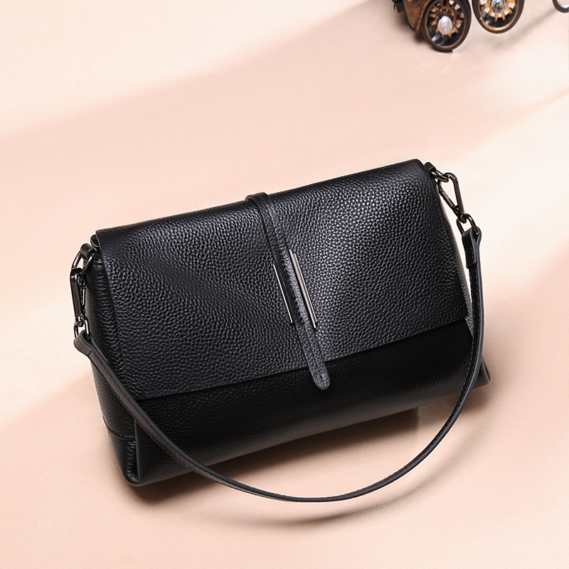 Fashionable shoulder crossbody bag