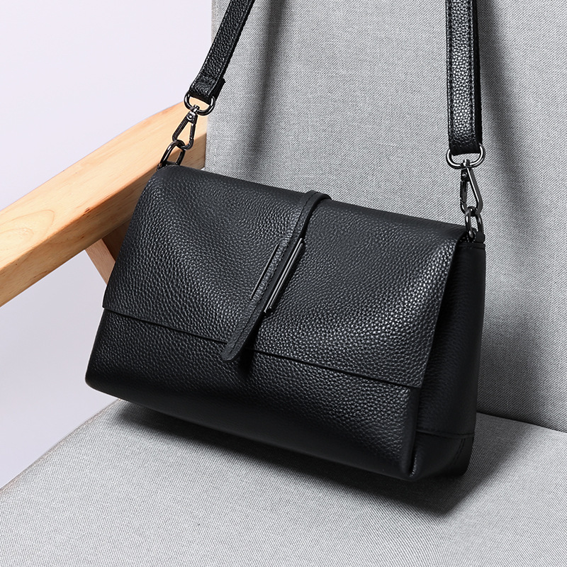 Chic small square bag in black