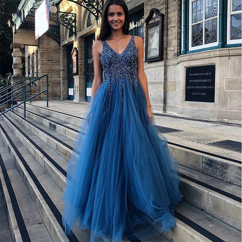 Elegant Evening Dress Image 4