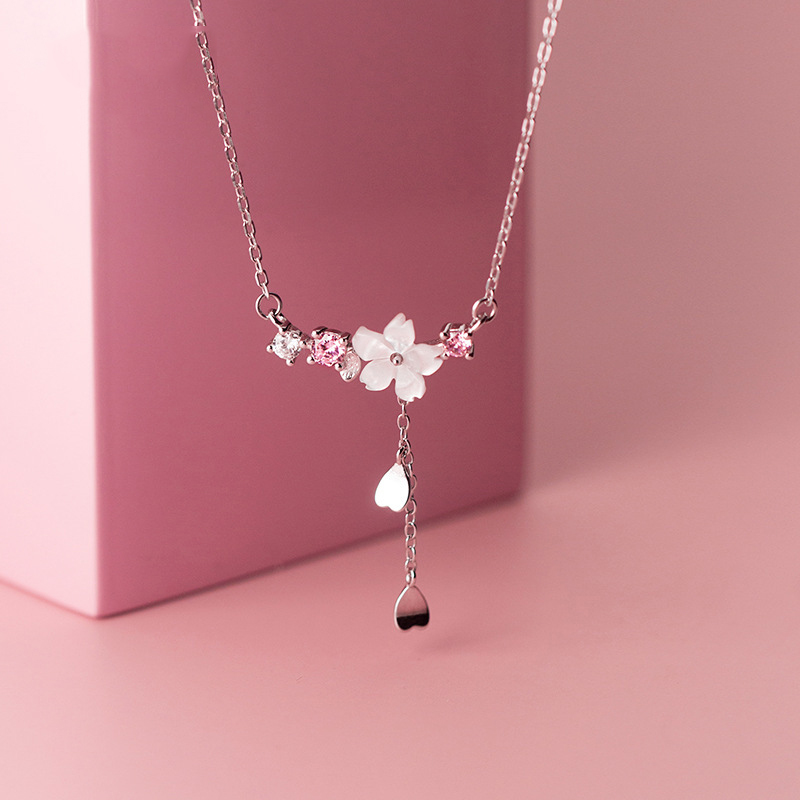 Shell Flower Necklace Image 1