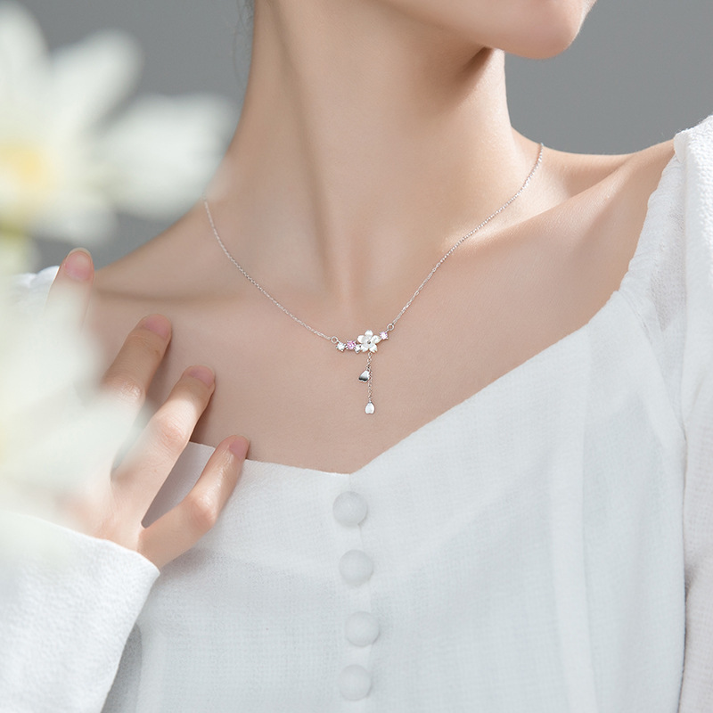Shell Flower Necklace Image 5
