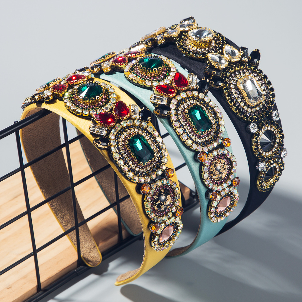Fashionable Headband with Diamonds