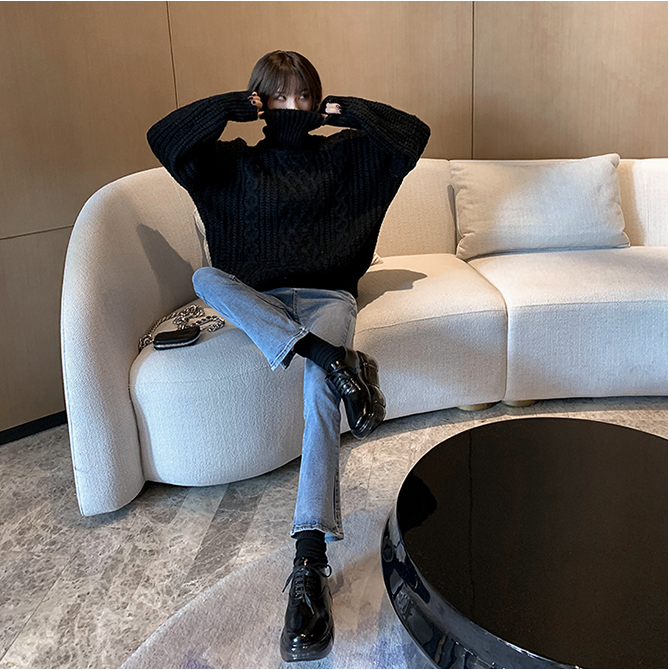 Cable-knit sweater image 7