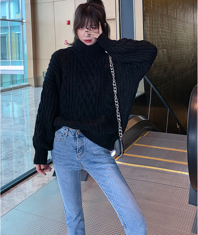 Cable-knit sweater image 10