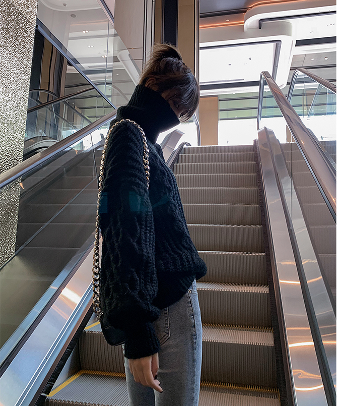 Cable-knit sweater image 9