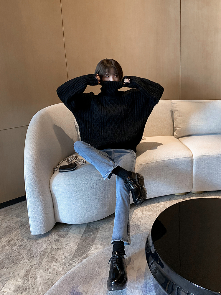 Cable-knit sweater image 6