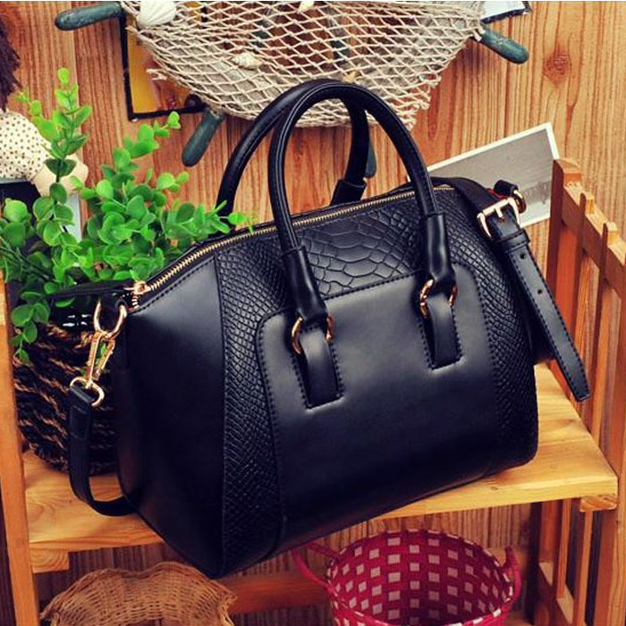 Retro Trendy Women's Tote Bag Image 1