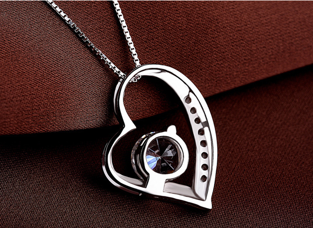 Elegant heart-shaped silver necklace