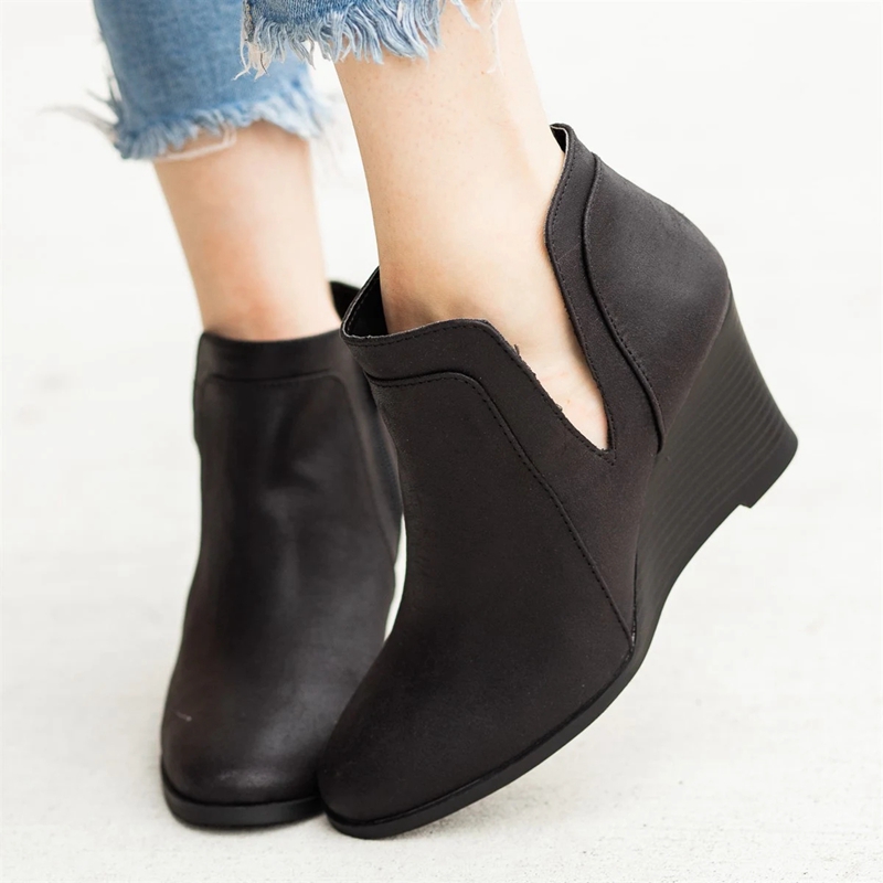 Mid-Heeled Ankle Boots
