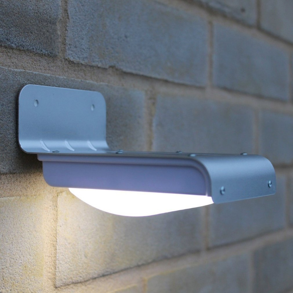 16LED Solar-Powered Outdoor Wall Light Image 3