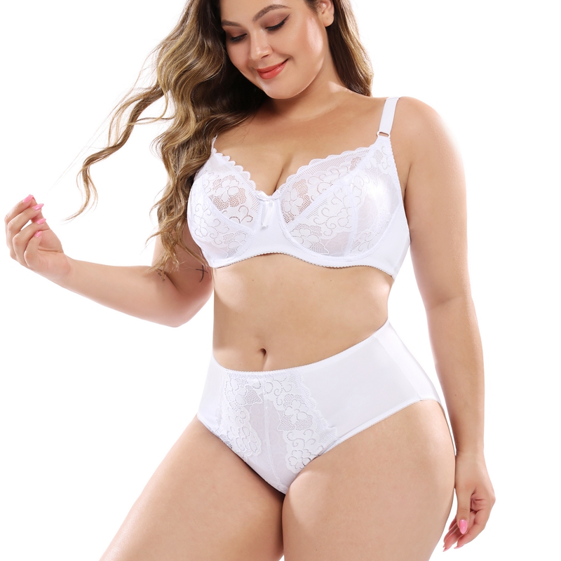Ultra-Thin Lace Plus Size Bra Set Image 3