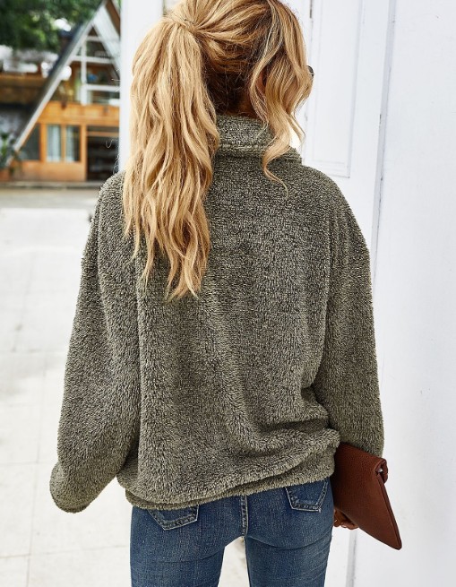 Extra warm coat in autumn and winter