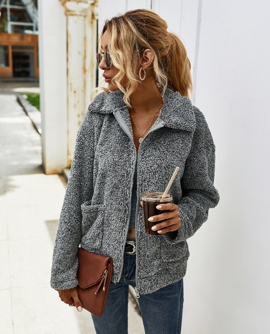 Extra warm coat in autumn and winter