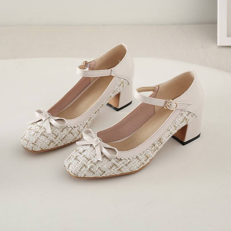 Chunky heel pumps image 2