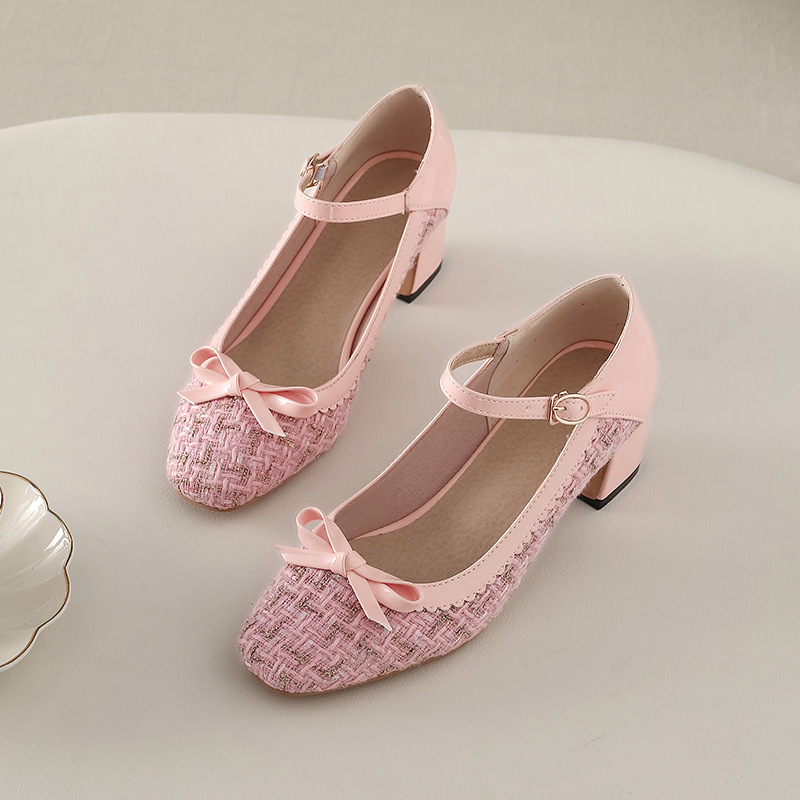 Chunky heel pumps image 10