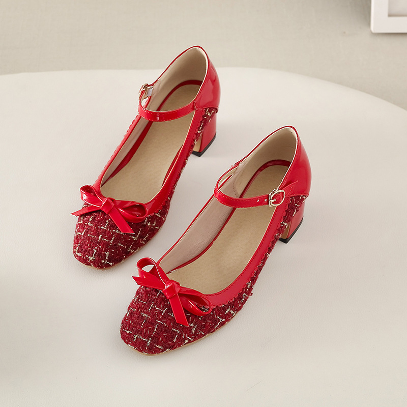 Chunky heel pumps image 5