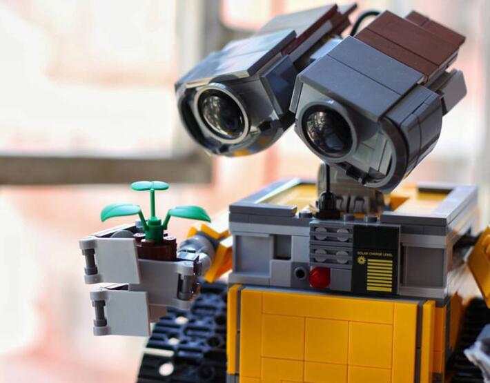 Building block robot image 2