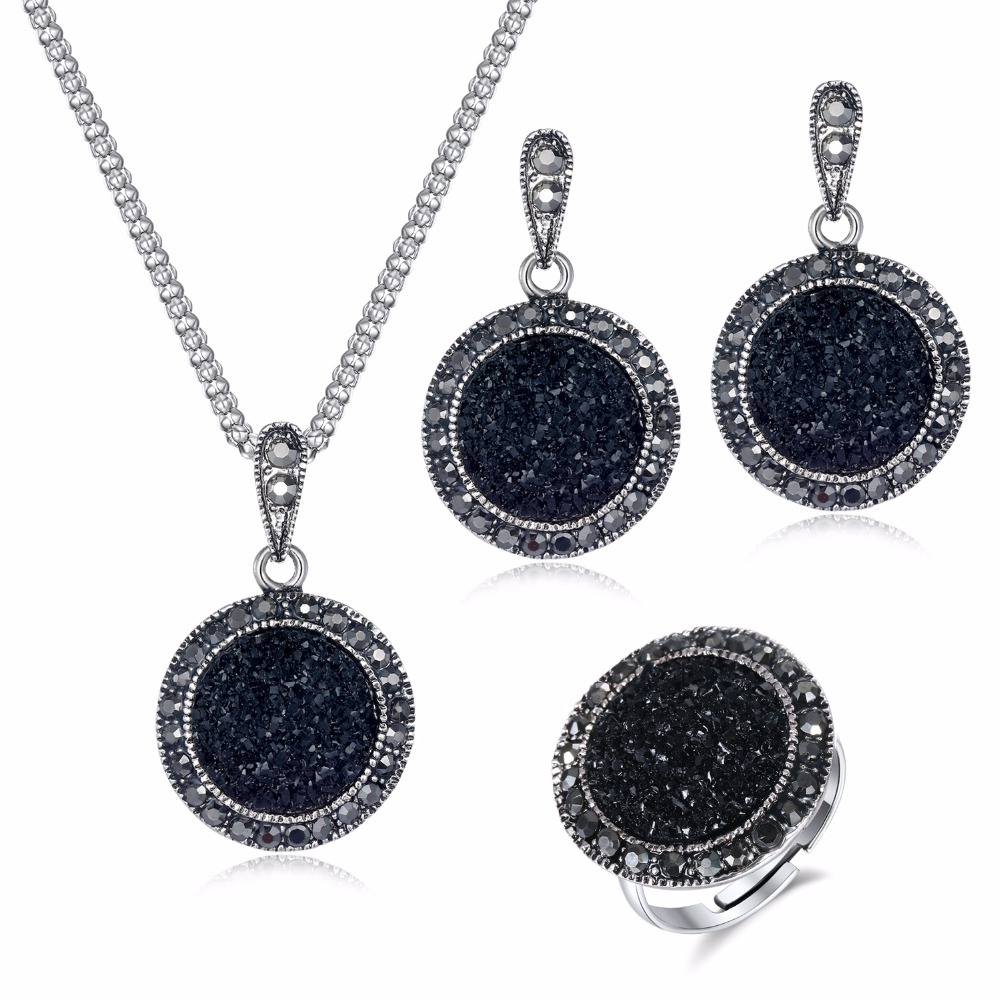 Jewelry Set Image 1
