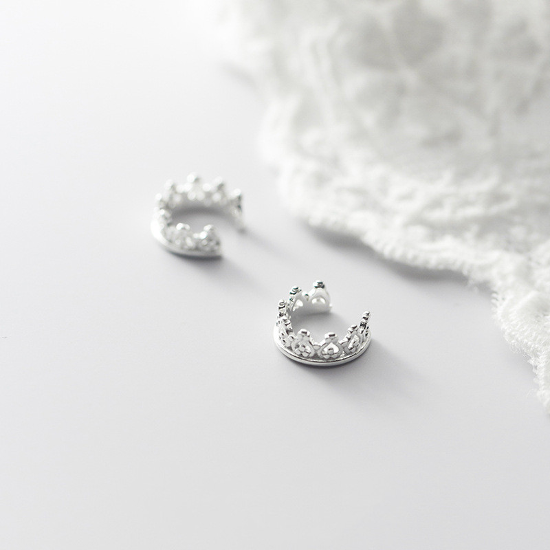 Elegantes pendientes de corona de plata 2