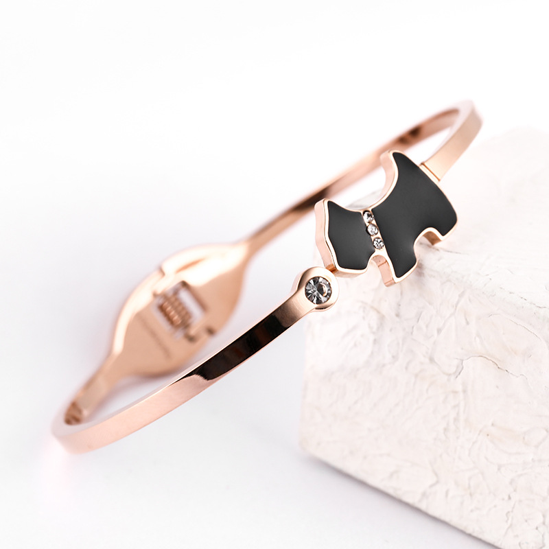 Stylish Dog Necklace in Black