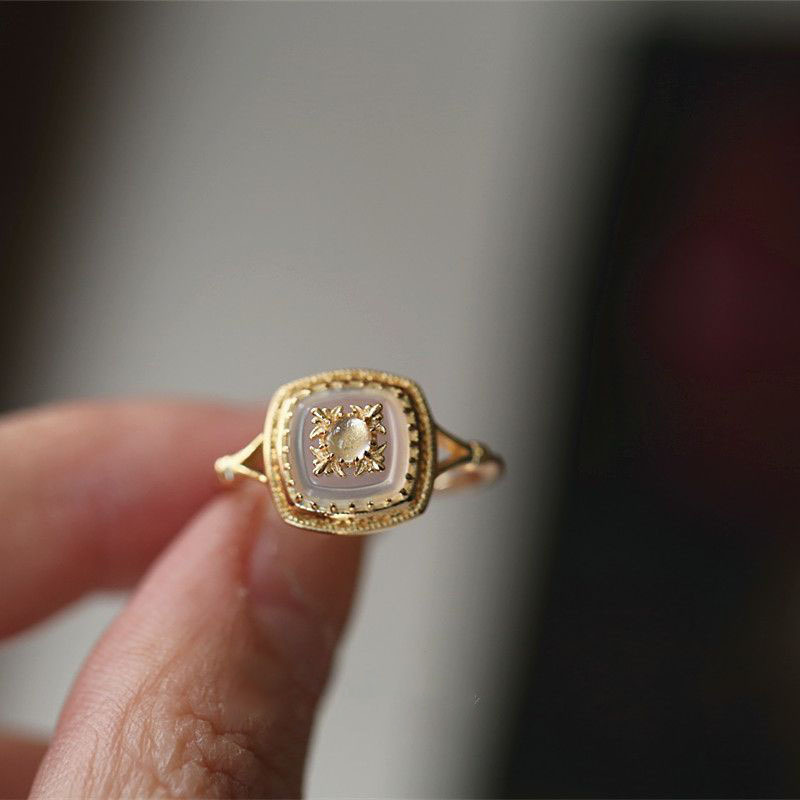 Antique Style Crystal Retro Baroque Ring Image 1