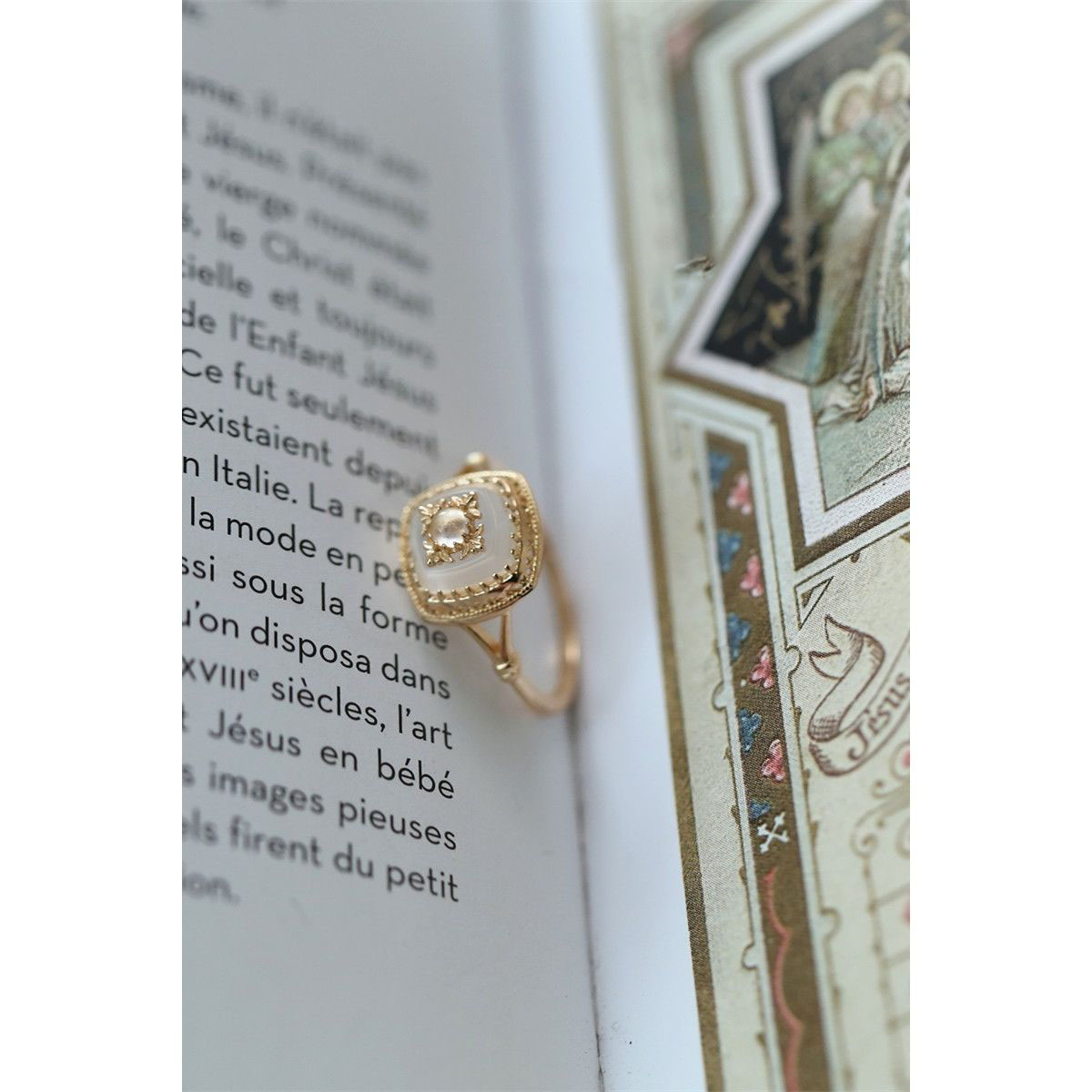 Antique Style Crystal Retro Baroque Ring Image 3