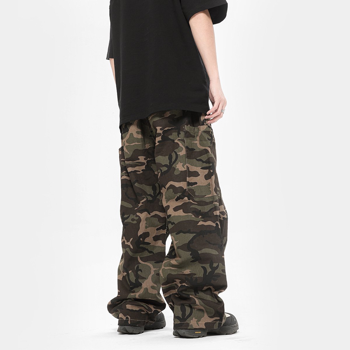 Camouflage Cargo Pants Image 6