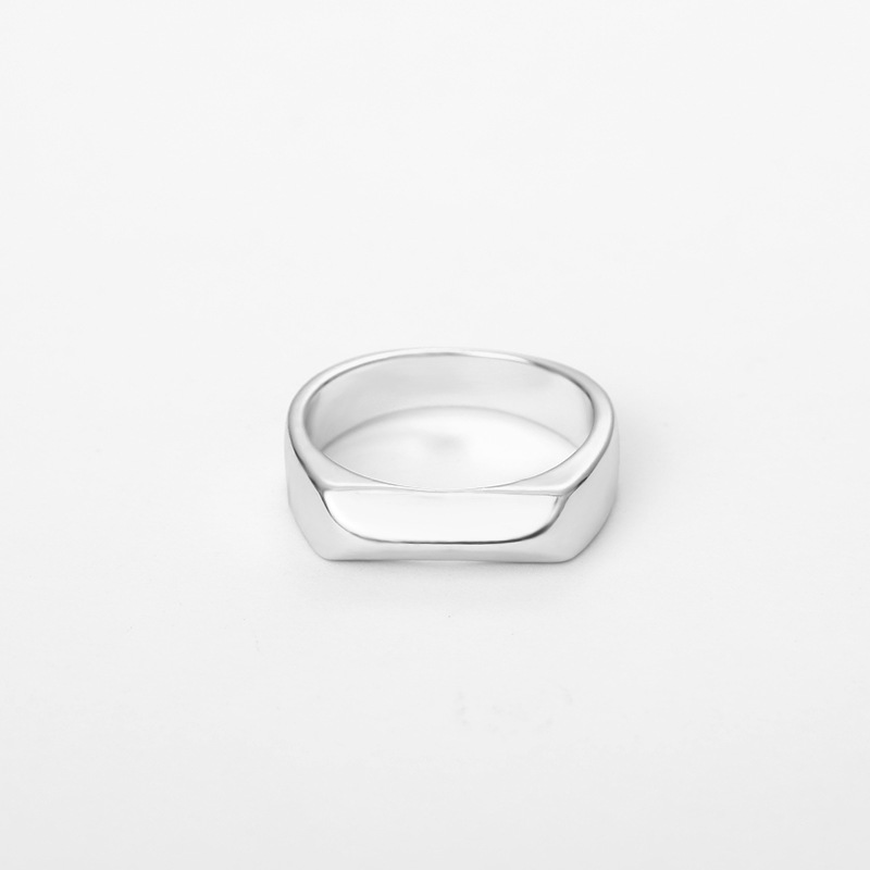 Anillo de Acero Inoxidable Simple y Moderno en Oro
