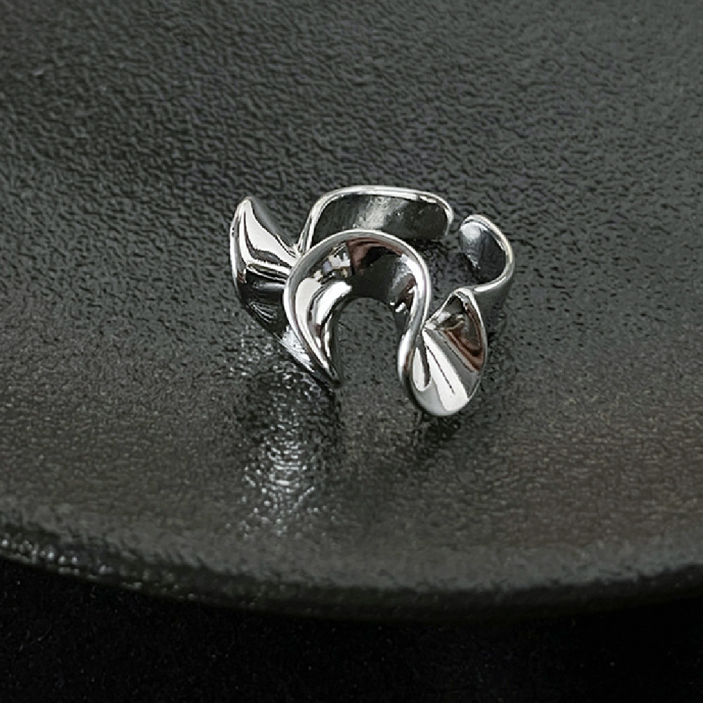 Women's Stylish Ring Image 2