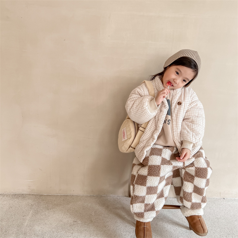 Detail of Girls' Plush And Thick Down Cotton Jacket