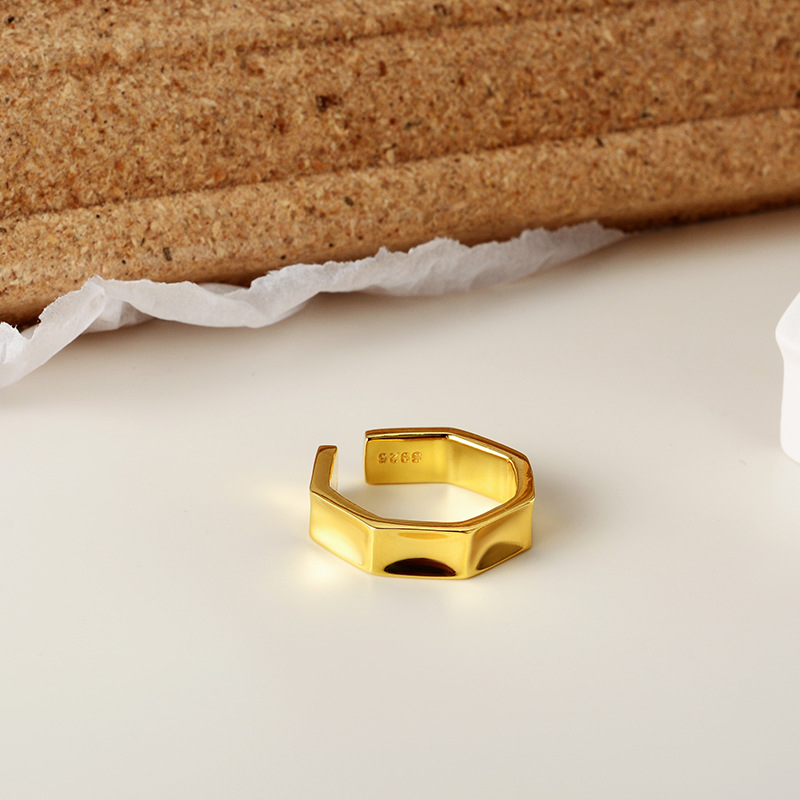 Glossy Geometric Ring