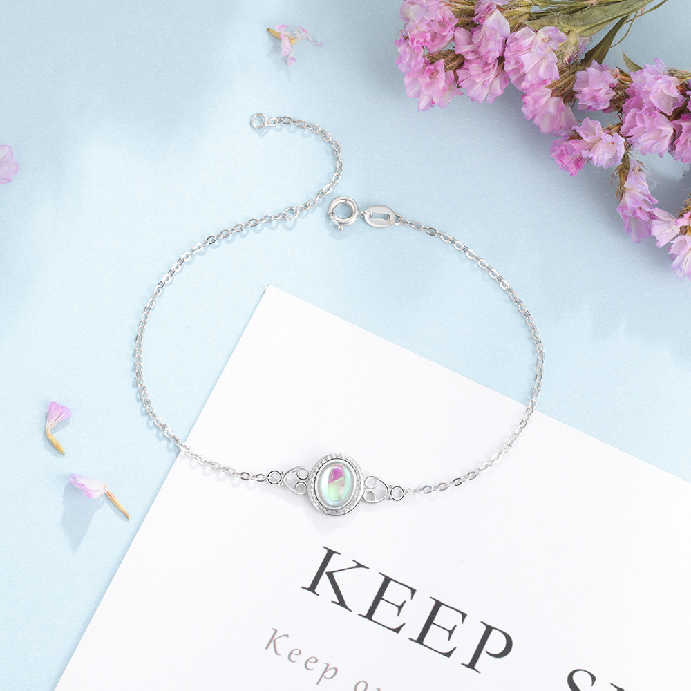 Elegant Design of the Bracelet