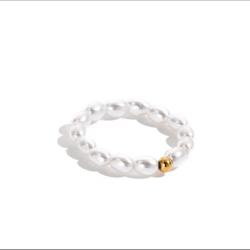 Elegant Pearl Ring Image 4