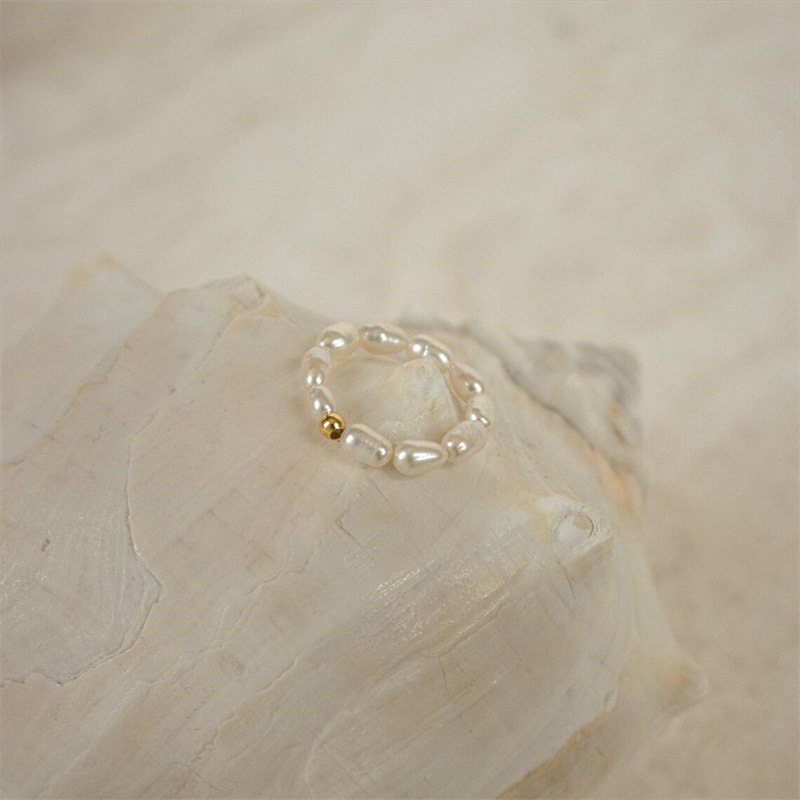 Elegant Pearl Ring Image 2