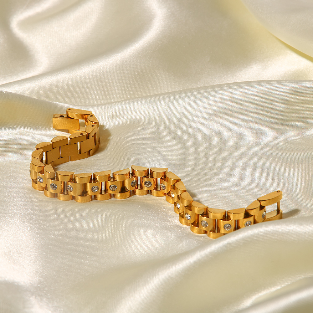 Gladia Gold Bracelet Image 4