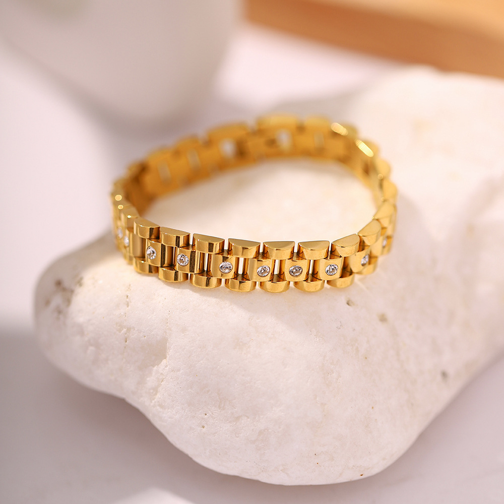 Gladia Gold Bracelet Image 6