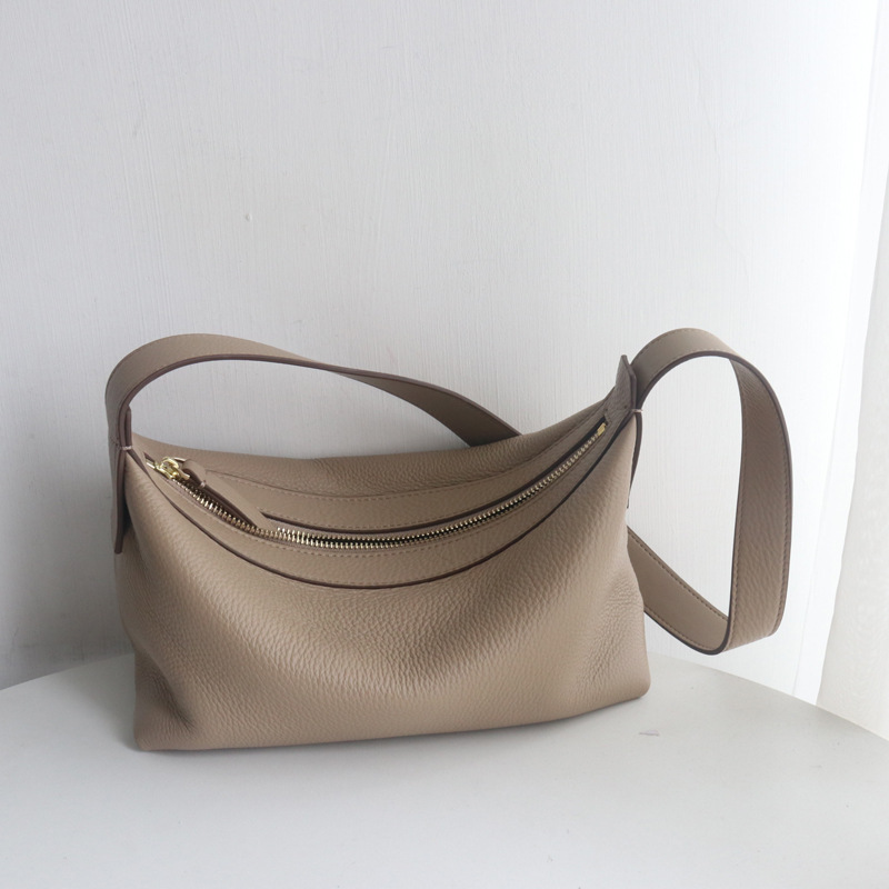 Shoulder Bag Image 9