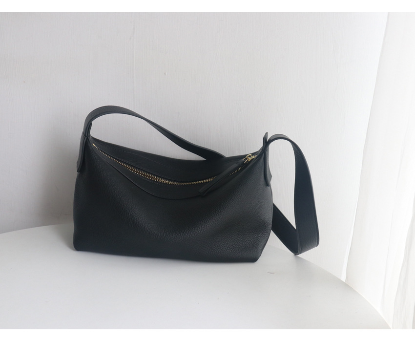 Shoulder Bag Image 10