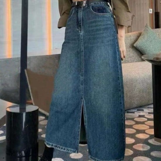 Plus Size Women's Denim Slit Sheath Skirt Image 2