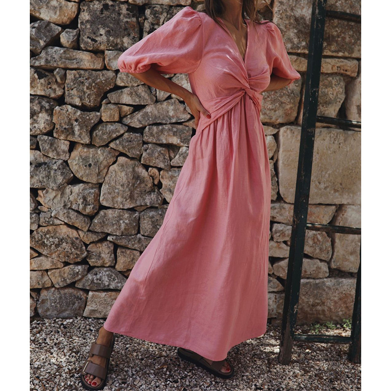 Vestido midi de cintura alta com decote em V que afina a silhueta - Imagem 2