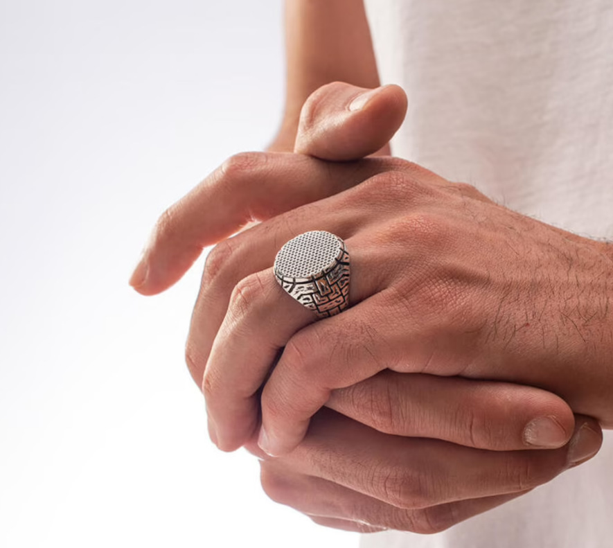 Men's Vintage Pattern Ring Image 4