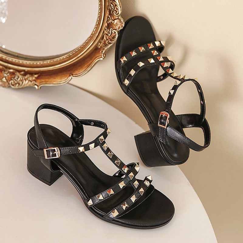 Leather Buckle Sandals Image 4