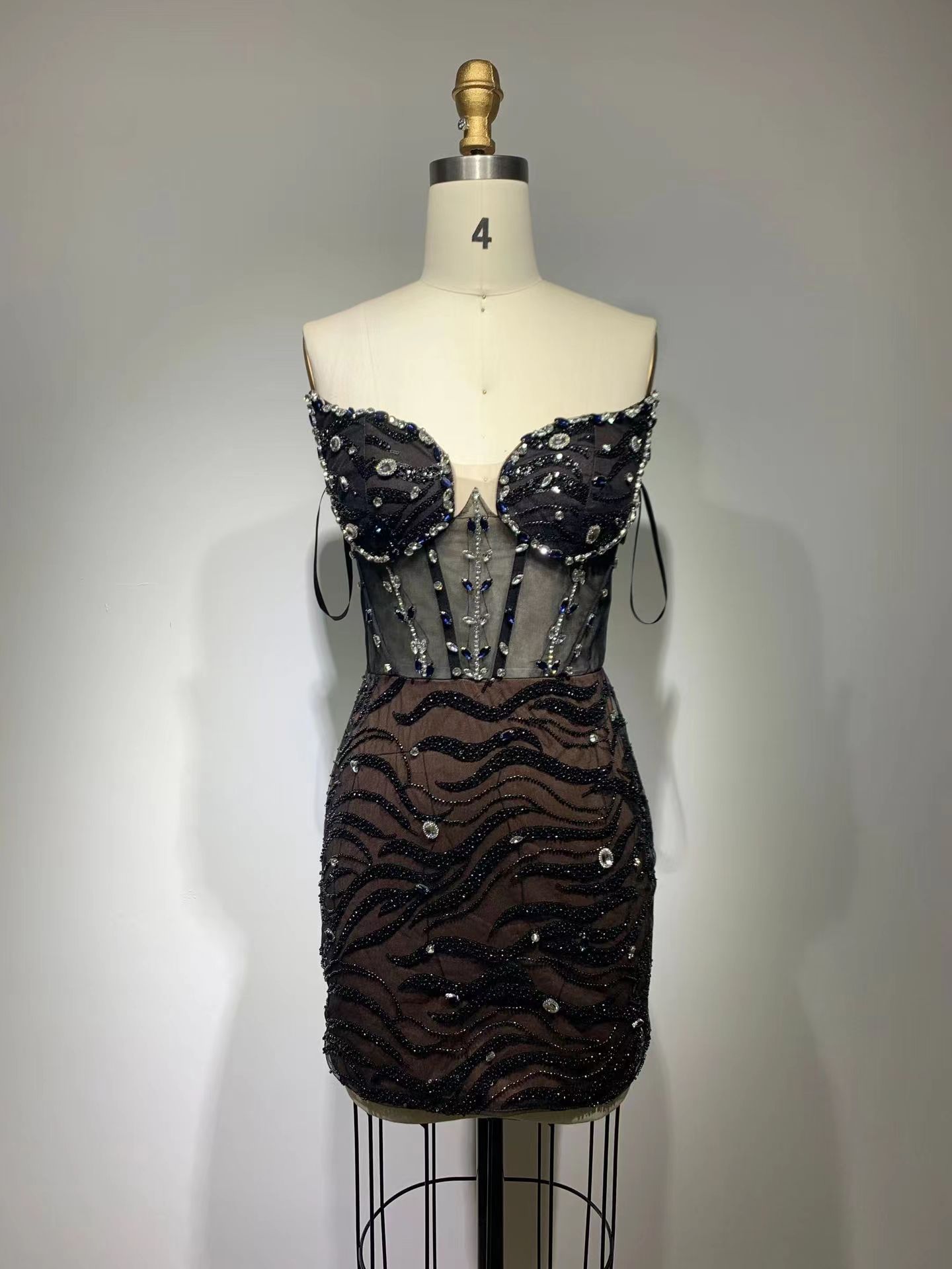 Elegant Off-shoulder Design