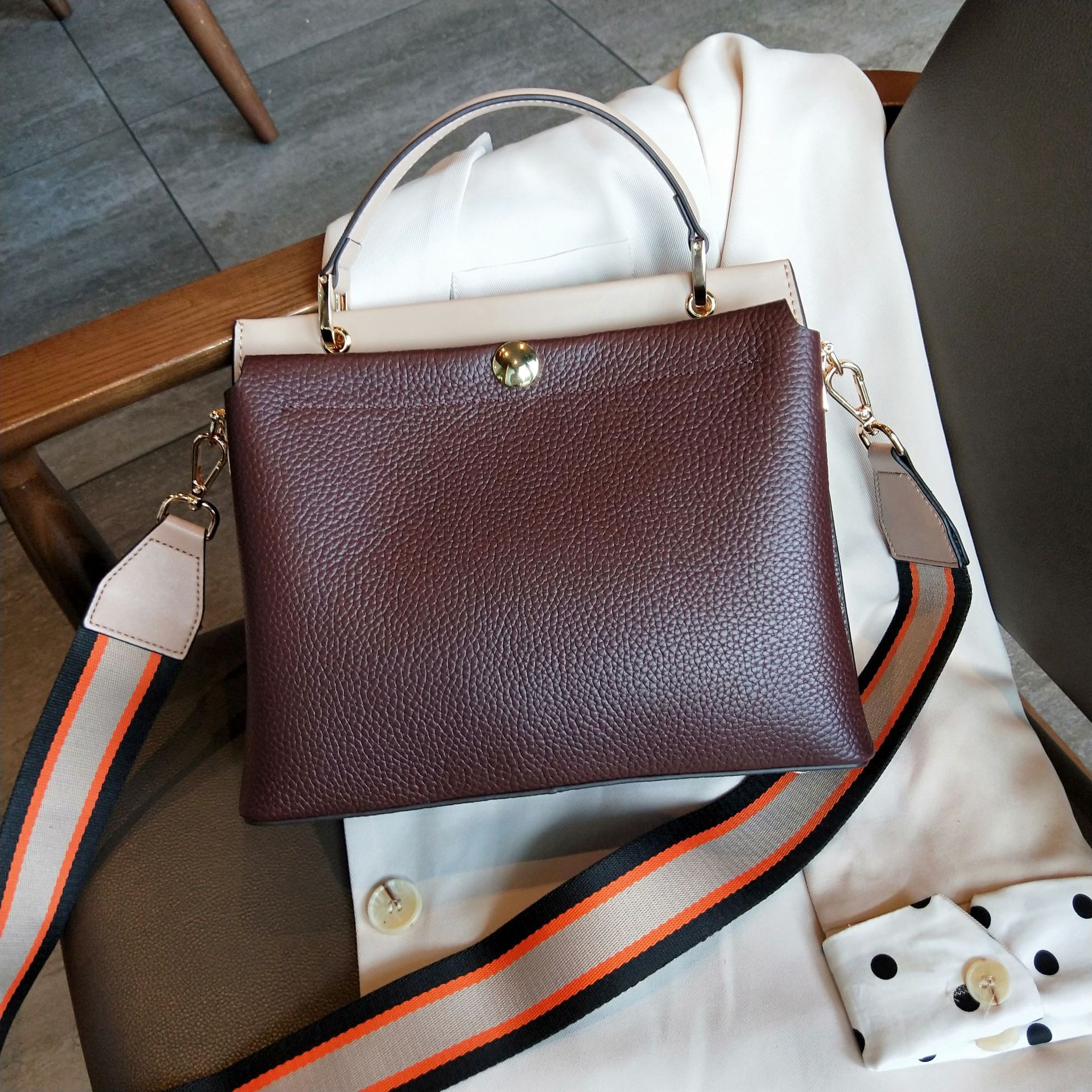 Large Capacity Soft Cowhide Shoulder Bag Image 6