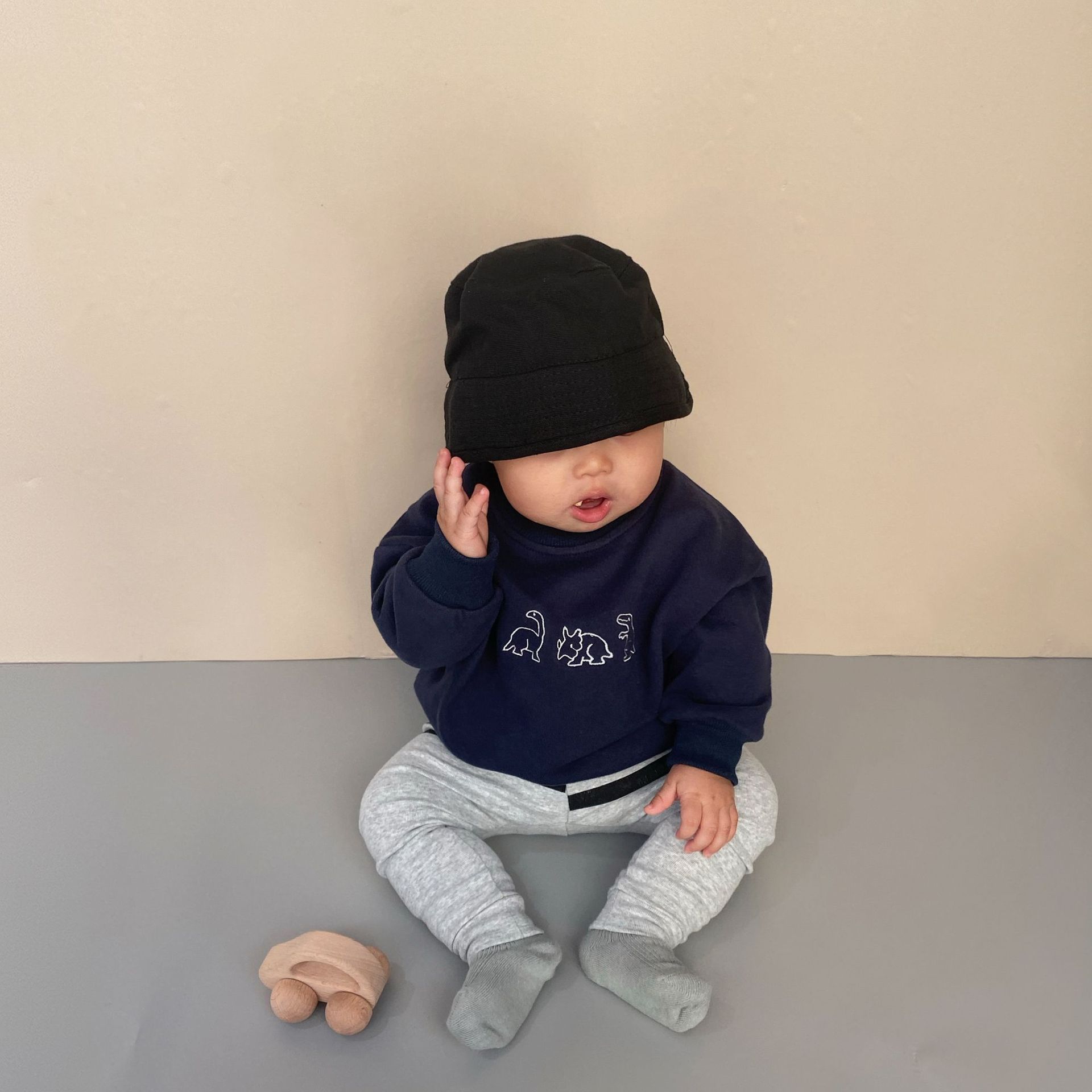 Dinosaur Cartoon Embroidery Long-sleeved Sweater Image 10