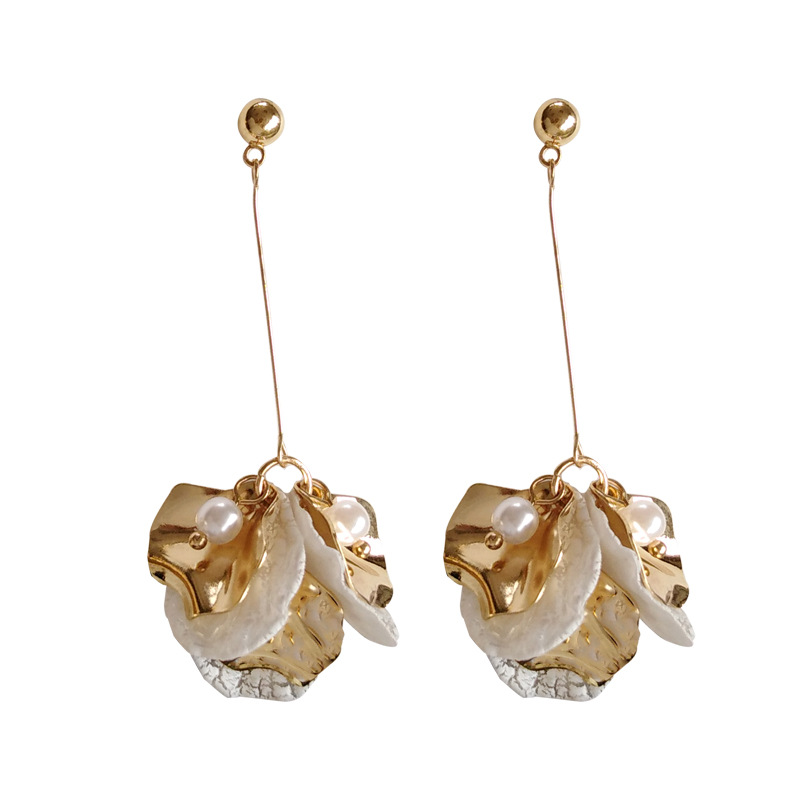 Pearl Shell Flower Earrings Image 1